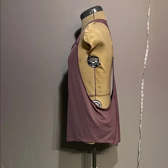 Nike Women's Plum Tank Top - Picture 8 of 10